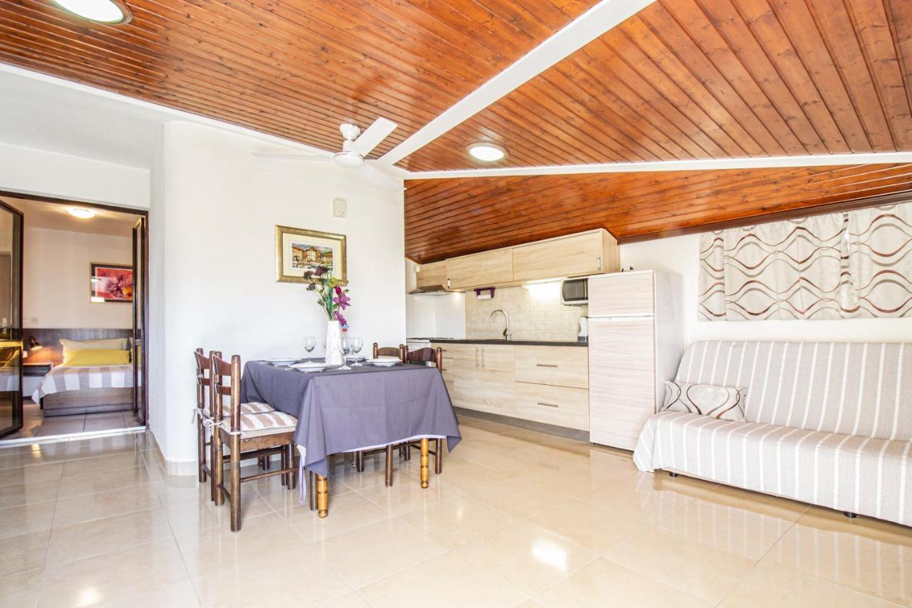 Galapagus Privat Beach & Boat Dock Apartment เมทายนา ภายนอก รูปภาพ