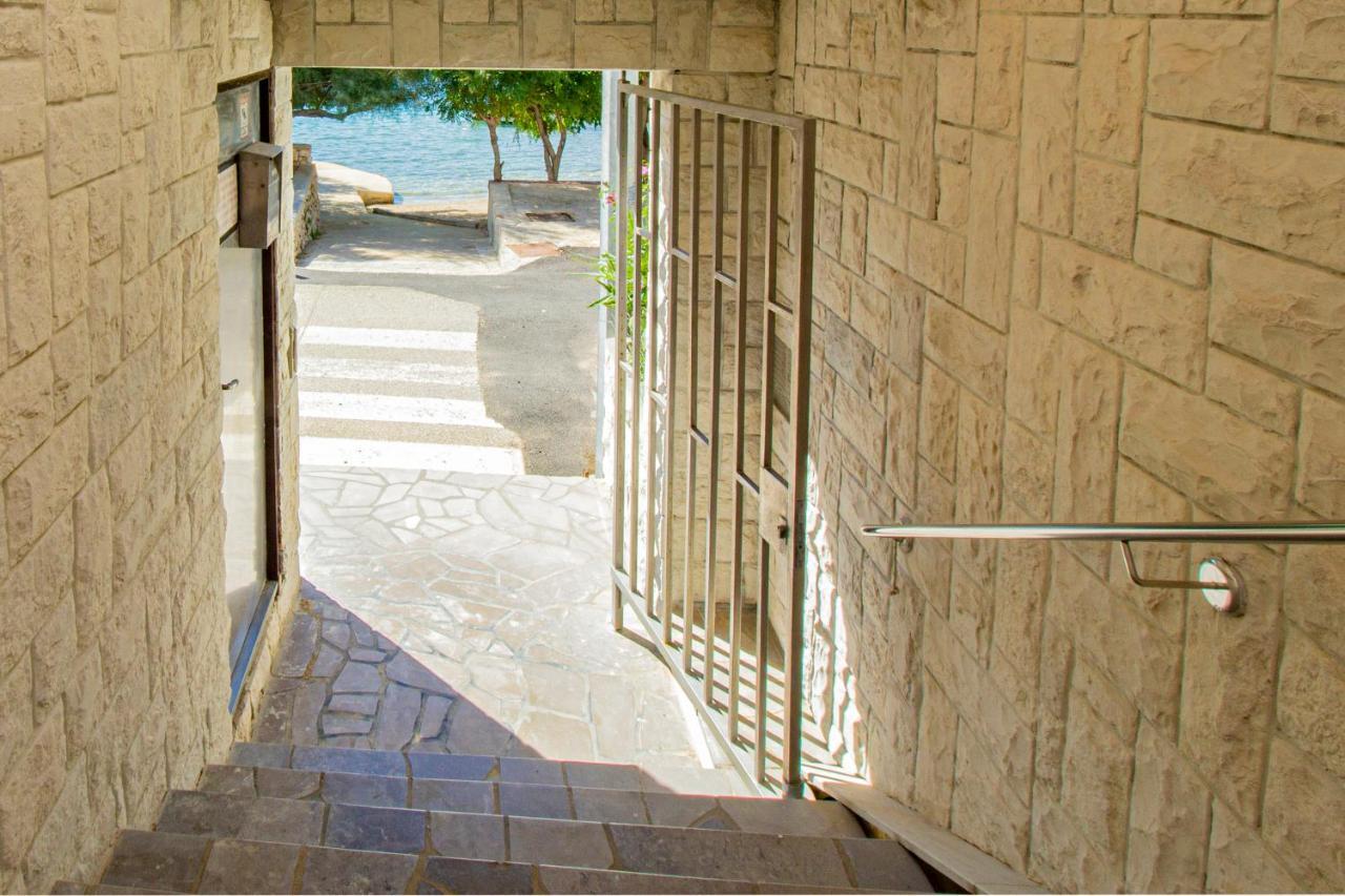 Galapagus Privat Beach & Boat Dock Apartment เมทายนา ภายนอก รูปภาพ