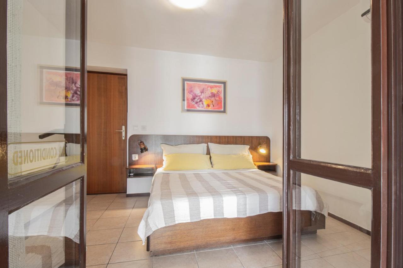 Galapagus Privat Beach & Boat Dock Apartment เมทายนา ภายนอก รูปภาพ